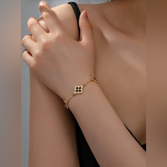 18K Gold Luxury Clover Bracelet - Black - Picture 1 of 5